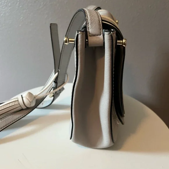 ⭐️ LOW START ⭐️ Kate Spade Gray Crossbody Bag with Flap Closure - Picture 6 of 15